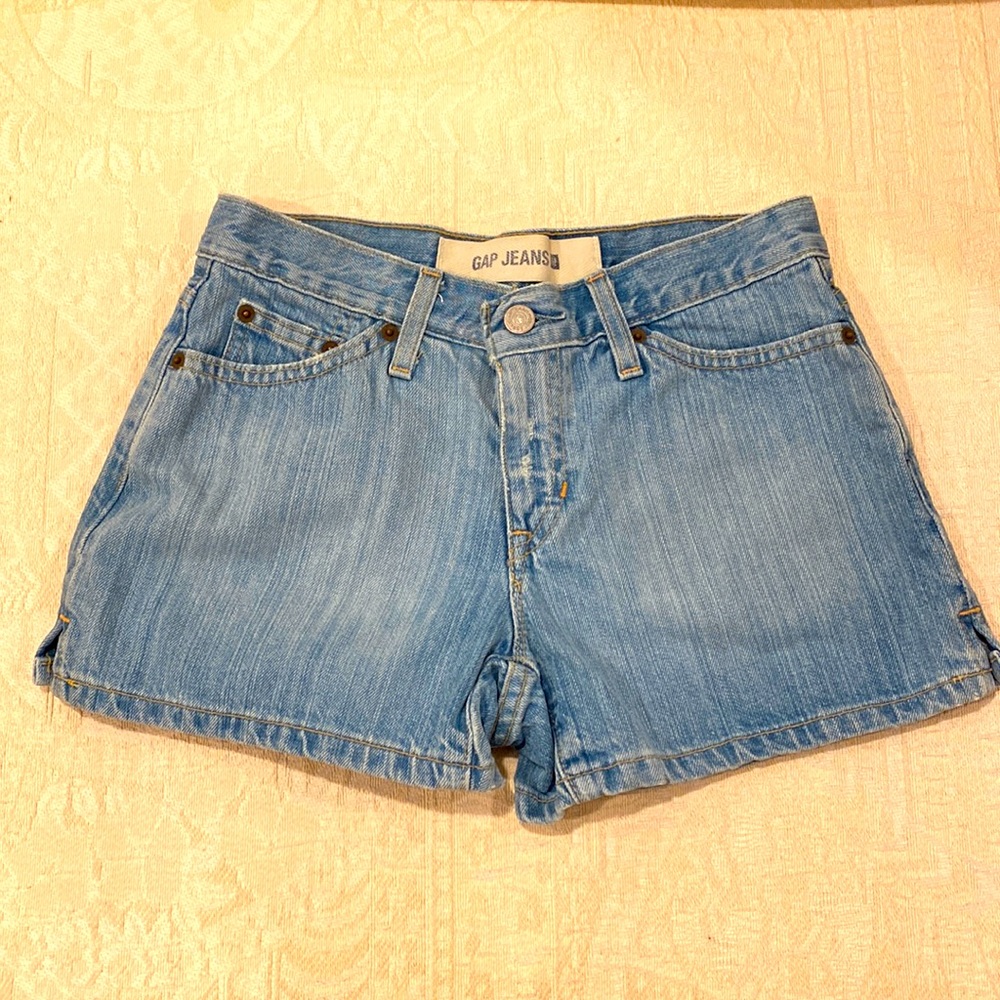 Excellent condition.  Gap Jean Short Shorts
